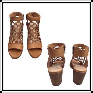 Vince Camuto Lanaira Leather Caged Sandal, 7M
